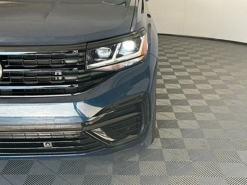 Used 2022 Volkswagen Atlas SEL R-Line AWD/4WD image 9