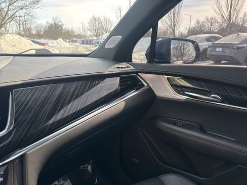 Used 2023 Cadillac XT6 Premium Luxury w/ Technology Package image 31