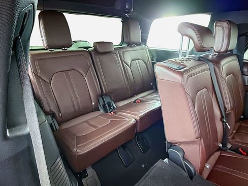 Used 2024 Ford Expedition Limited image 31