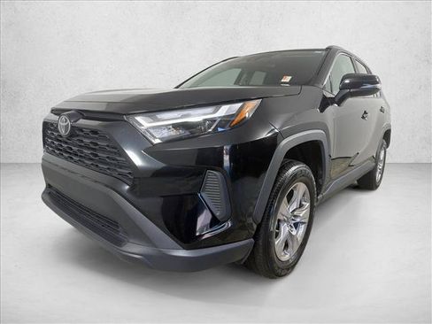 Used 2025 Toyota RAV4 XLE FWD image 7