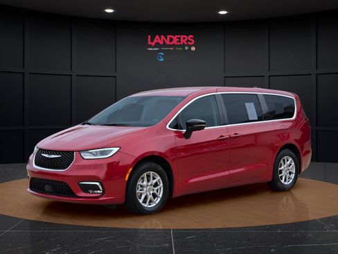 Used 2024 Chrysler Pacifica Touring-L FWD image 1