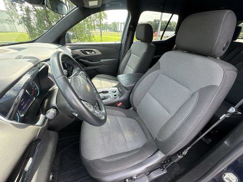 Used 2023 Chevrolet Traverse LT FWD image 11