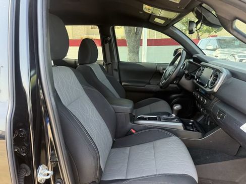 Used 2022 Toyota Tacoma TRD Sport w/ Technology Package AWD/4WD image 28