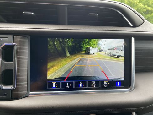 Used 2023 GMC Yukon Denali RWD image 29