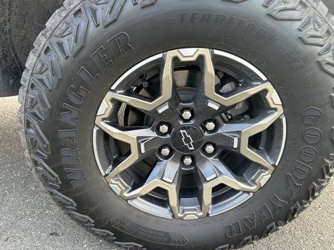 Used 2024 Chevrolet Colorado Trail Boss w/ Technology Package image 10