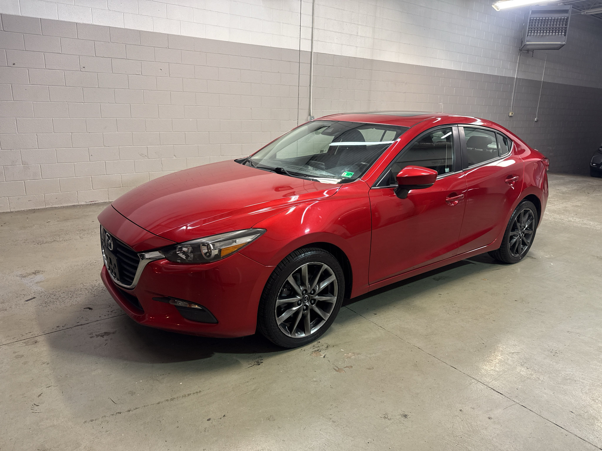 Used 2018 MAZDA MAZDA3 Touring FWD image 3