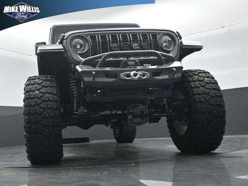 Used 2025 Jeep Gladiator Overland AWD/4WD image 18