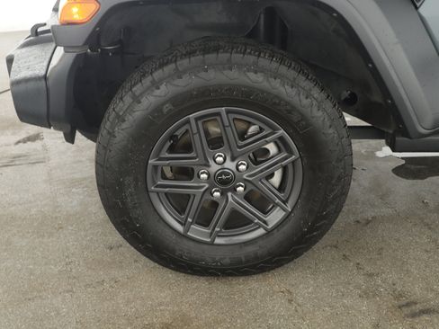 Used 2024 Jeep Wrangler Sport S image 4