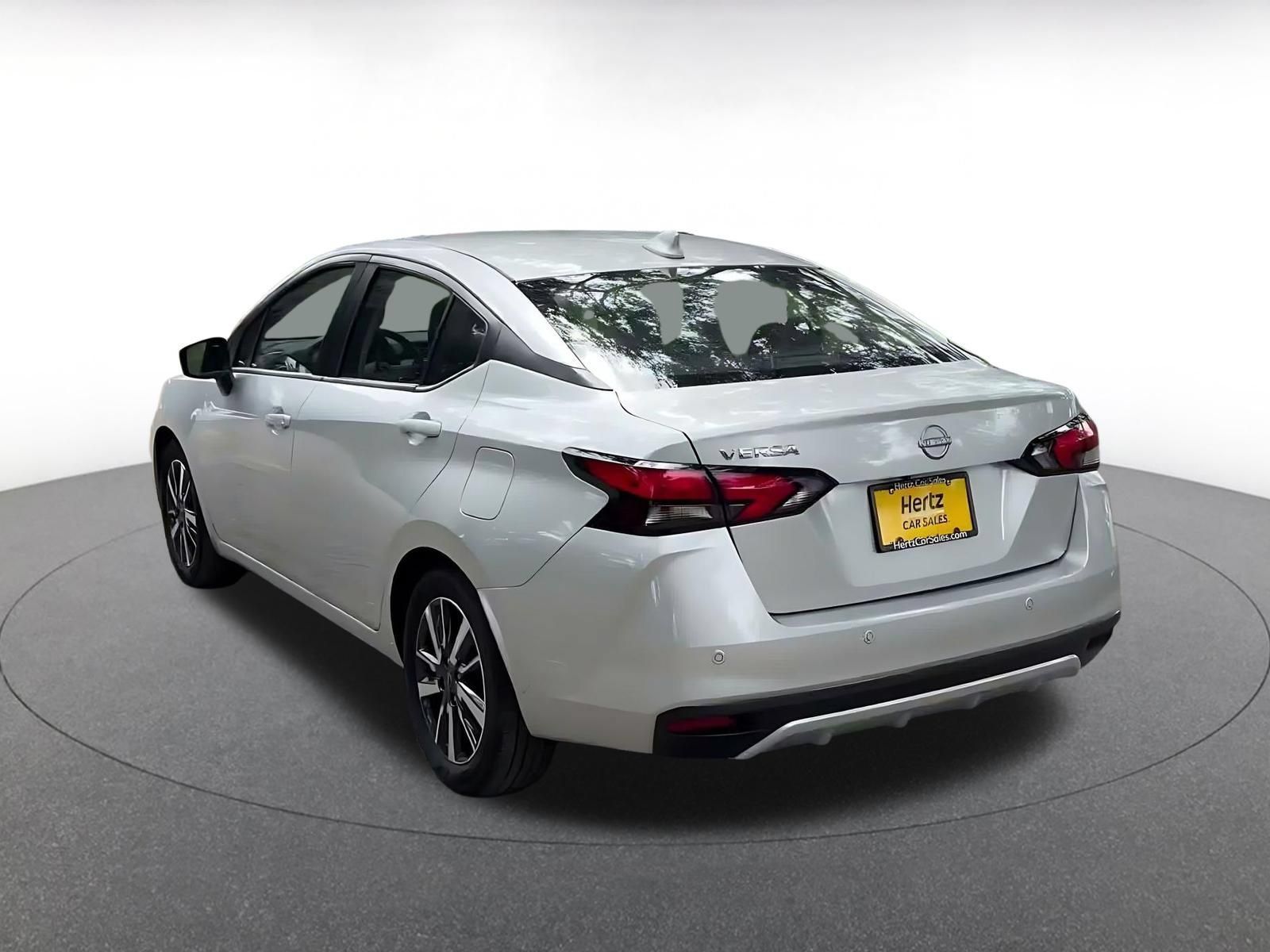 Used 2025 Nissan Versa SV FWD image 9