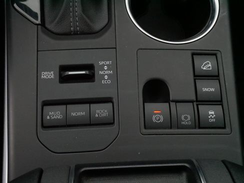 Used 2024 Toyota Highlander LE image 26