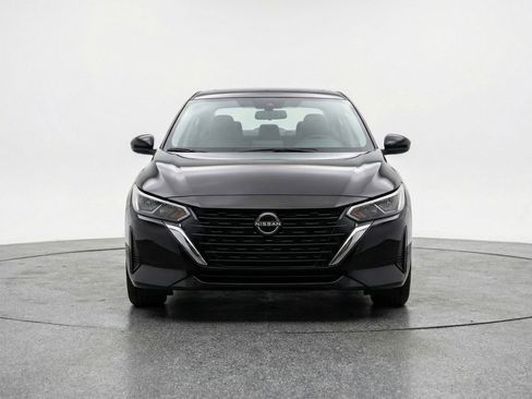 Used 2025 Nissan Sentra SV image 2