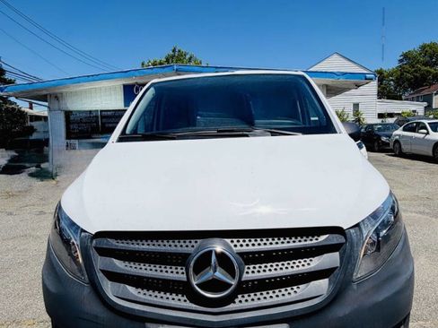 Used 2019 Mercedes-Benz Metris image 2