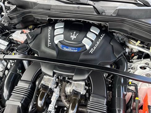Used 2024 Maserati Grecale Trofeo AWD/4WD image 33