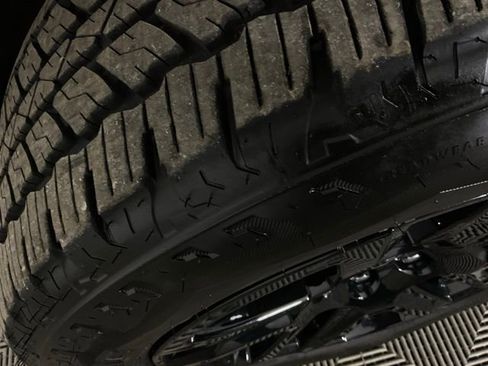 Used 2025 Chevrolet Colorado Z71 w/ Technology Package image 45