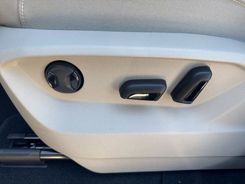 New 2026 Volkswagen Atlas SE image 17