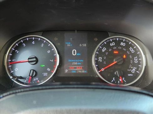Used 2020 Toyota RAV4 XLE w/ Convenience Package FWD image 10