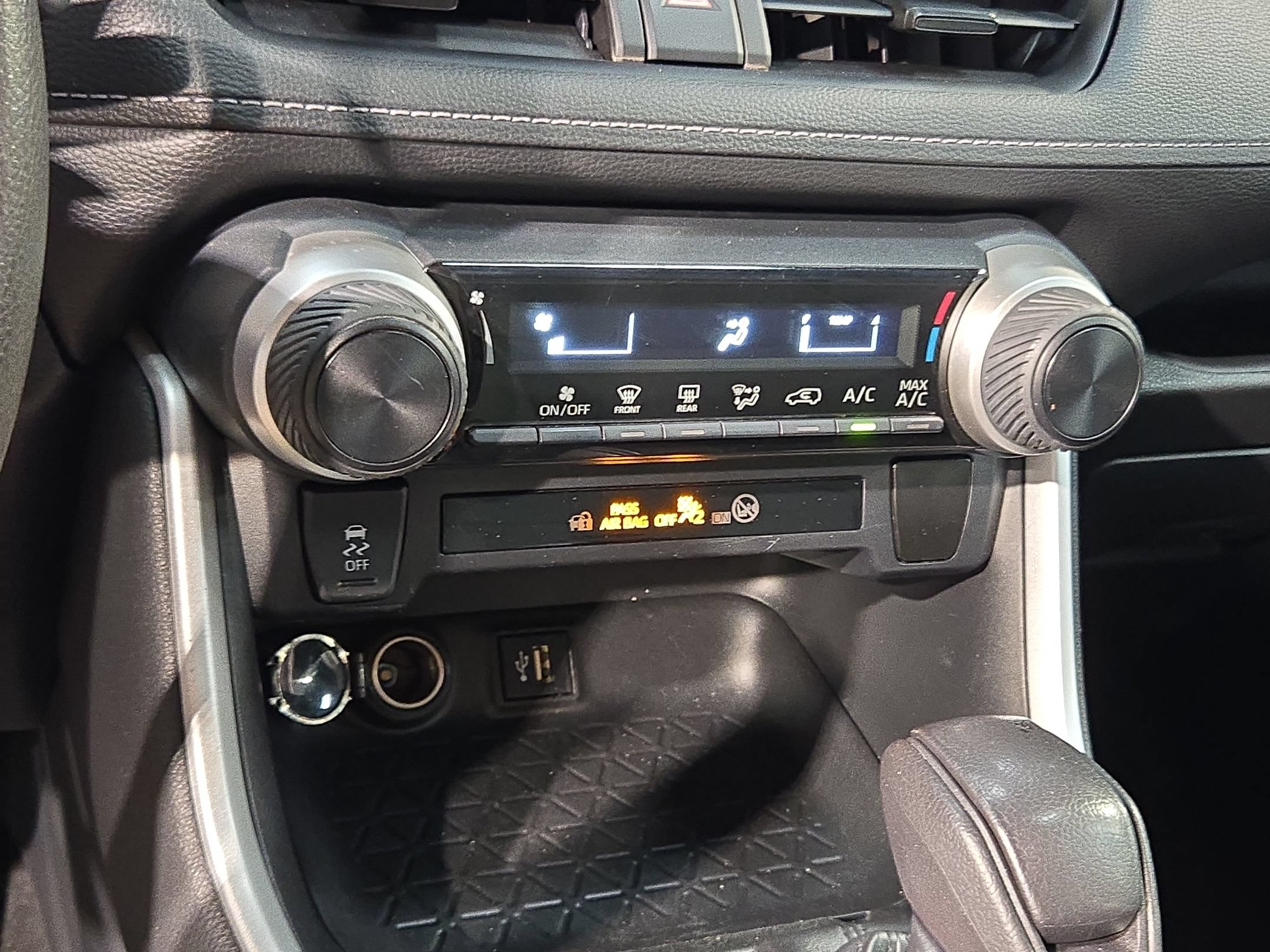 Used 2023 Toyota RAV4 LE FWD image 31
