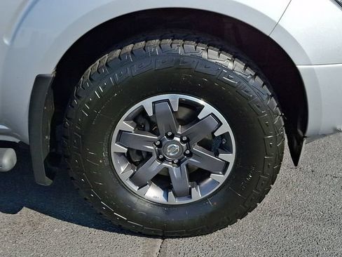 Used 2014 Nissan Frontier PRO-4X w/ Pro-4x Graphics Package AWD/4WD image 8