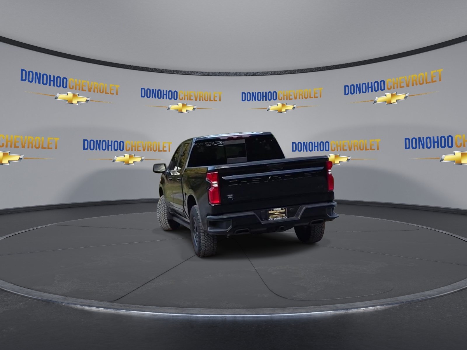 Used 2025 Chevrolet Silverado 1500 High Country w/ Midnight Edition AWD/4WD image 8