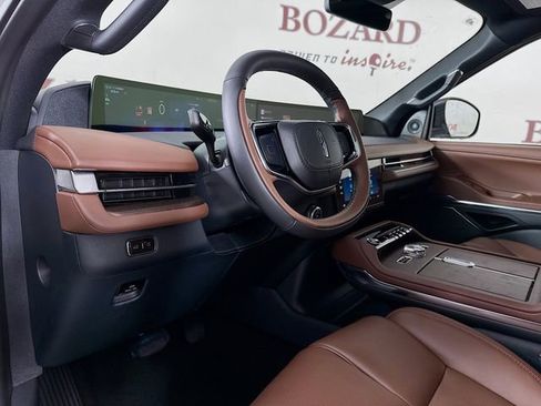 New 2026 Lincoln Navigator Reserve AWD/4WD image 10