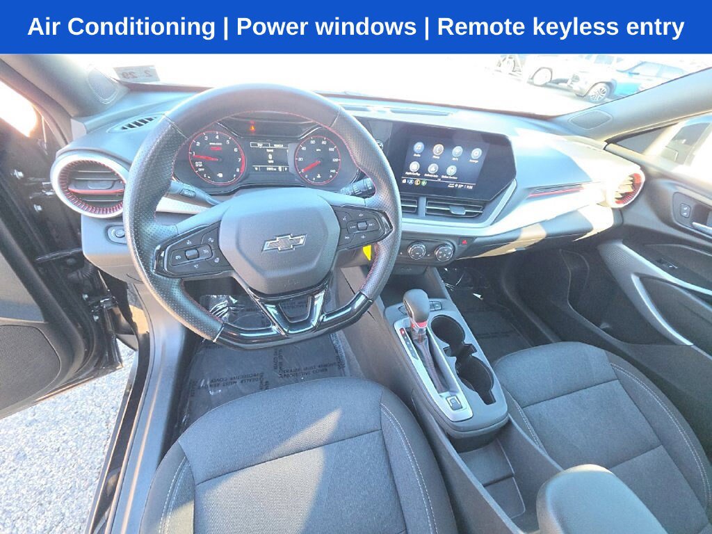 Used 2024 Chevrolet Trax RS w/ Driver Confidence Package FWD image 2
