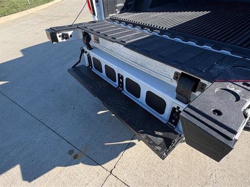 Used 2026 GMC Sierra 1500 SLT image 16