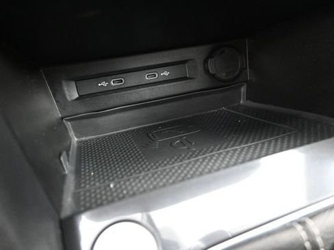 Used 2022 Volkswagen Tiguan SE R-Line FWD image 9
