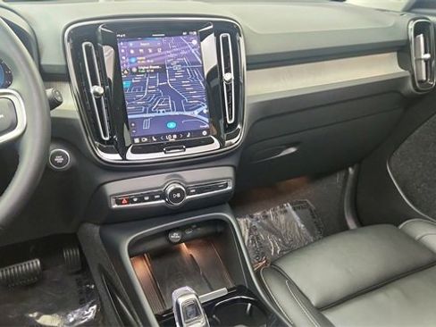Used 2024 Volvo XC40 B5 Plus image 46