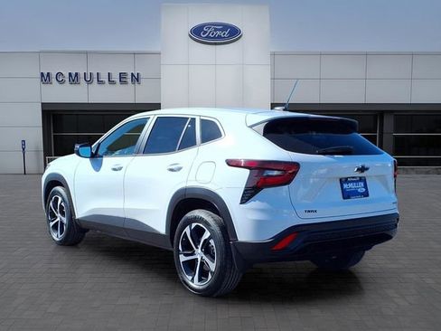 Used 2025 Chevrolet Trax RS w/ Driver Confidence Package image 3