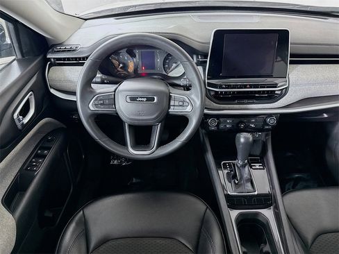 Used 2022 Jeep Compass Latitude image 4