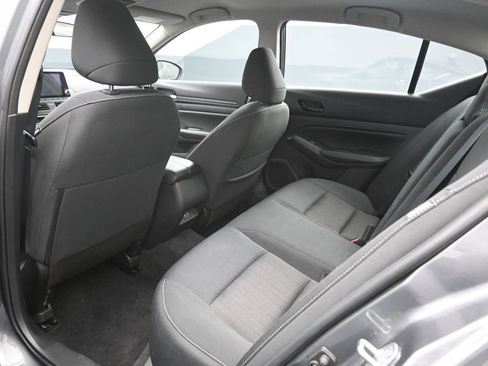 Used 2025 Nissan Altima 2.5 SV image 2