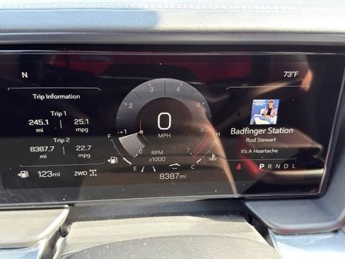 Used 2025 GMC Terrain Elevation w/ Elevation Premium Package AWD/4WD image 5