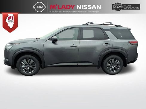 New 2025 Nissan Pathfinder SV image 4