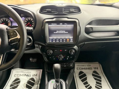 Used 2018 Jeep Renegade Latitude w/ UConnect 8.4 Nav Group image 10