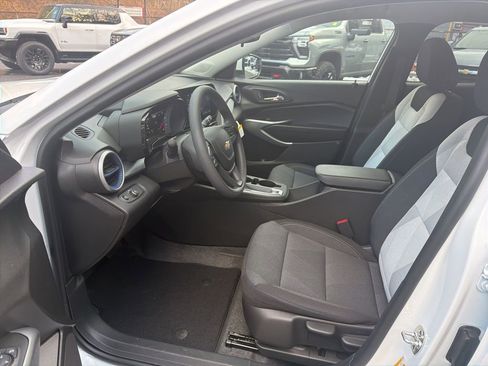 New 2026 Chevrolet Trax LS w/ LS Convenience Package image 8