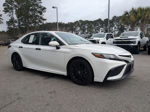Used 2024 Toyota Camry SE image 2