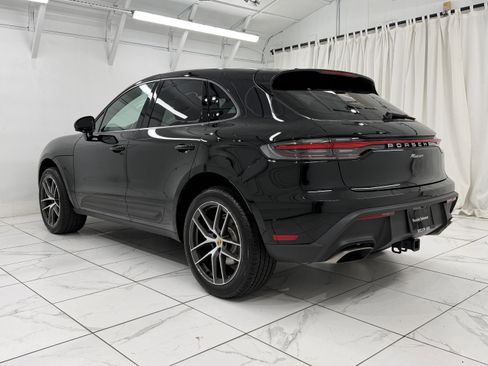 Certified 2025 Porsche Macan image 3