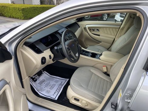 Used 2017 Ford Taurus SE FWD image 10