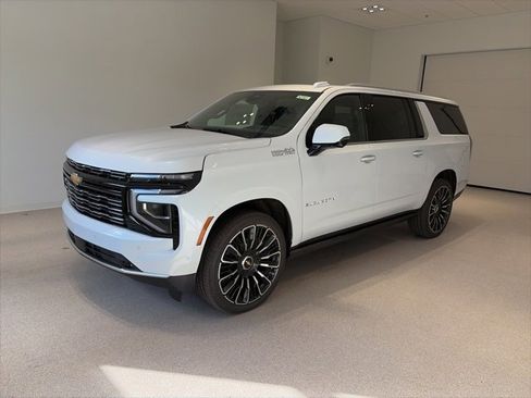 New 2026 Chevrolet Suburban High Country image 3