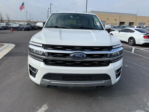 Used 2024 Ford Expedition Limited image 2