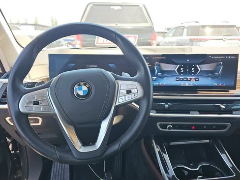 Used 2025 BMW X7 xDrive40i AWD/4WD image 4