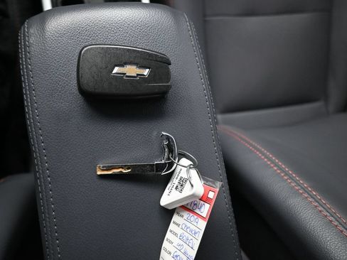 Used 2019 Chevrolet Bolt Premier w/ Infotainment Package FWD image 21