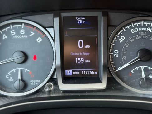 Used 2018 Toyota Tacoma TRD Off-Road image 25