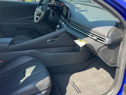New 2025 Hyundai Elantra Limited image 32