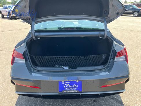 Used 2025 Hyundai Elantra Limited FWD image 19