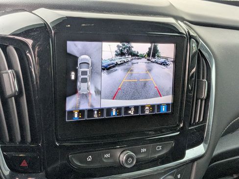 Used 2023 Chevrolet Traverse Premier FWD image 16