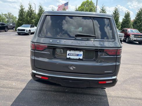 Used 2024 Jeep Wagoneer L Series II w/ Flexible Seating Group AWD/4WD image 4