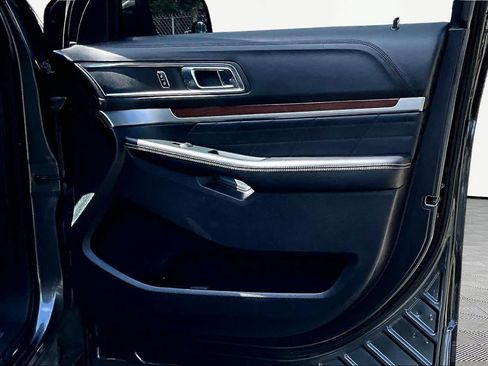 Used 2018 Ford Explorer Platinum AWD/4WD image 23