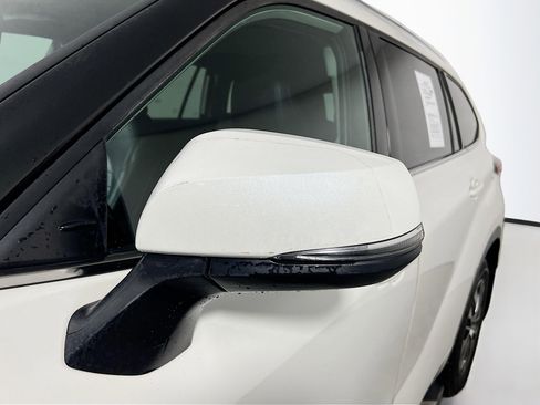 Used 2020 Toyota Highlander XLE FWD image 13