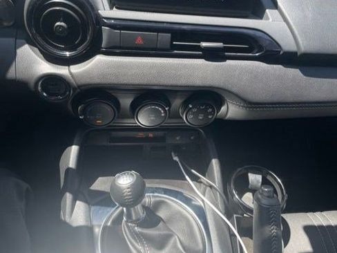Used 2020 MAZDA MX-5 Miata Club RWD image 10